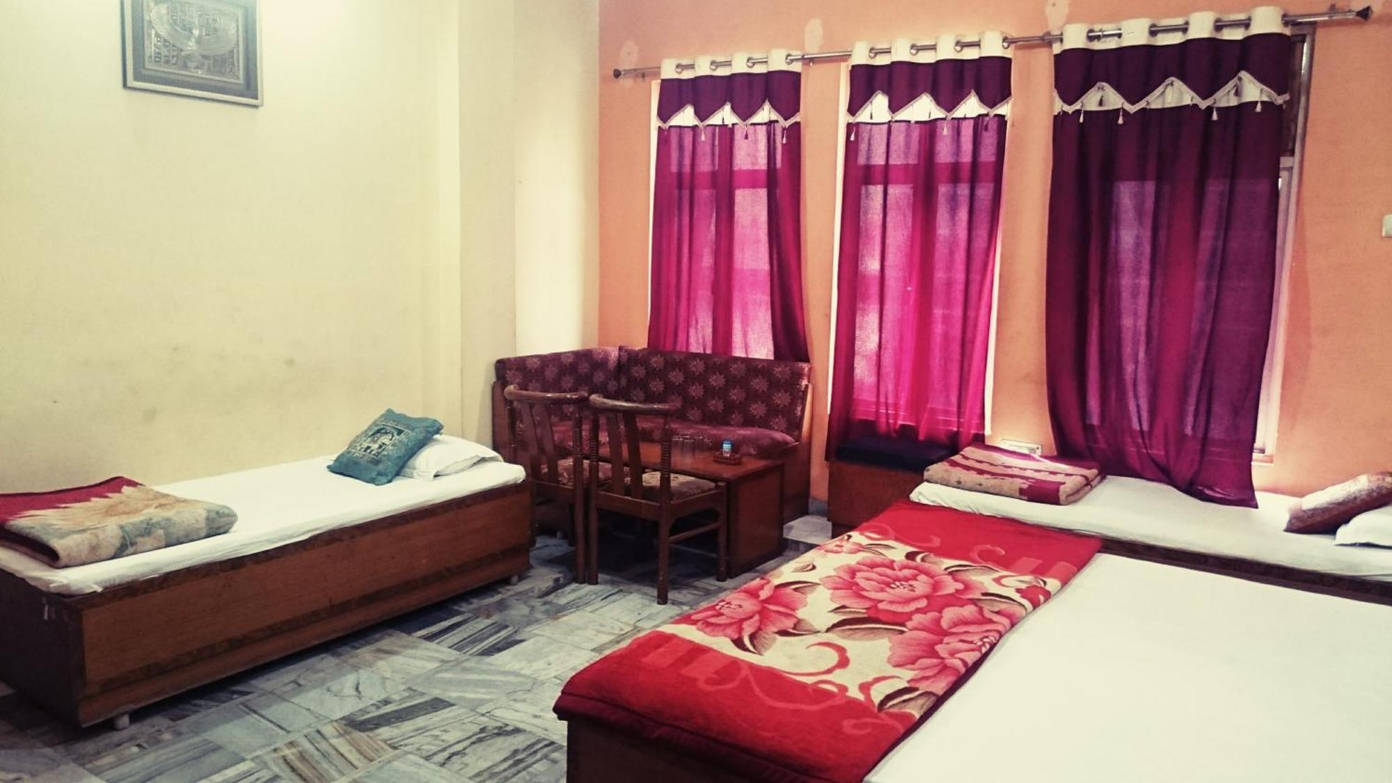 Hotel Aditya Inn Varanasi Room photo