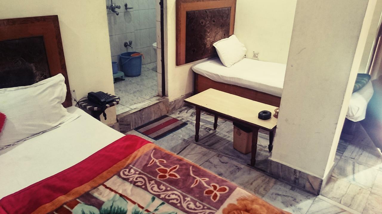 Hotel Aditya Inn Varanasi Exterior photo